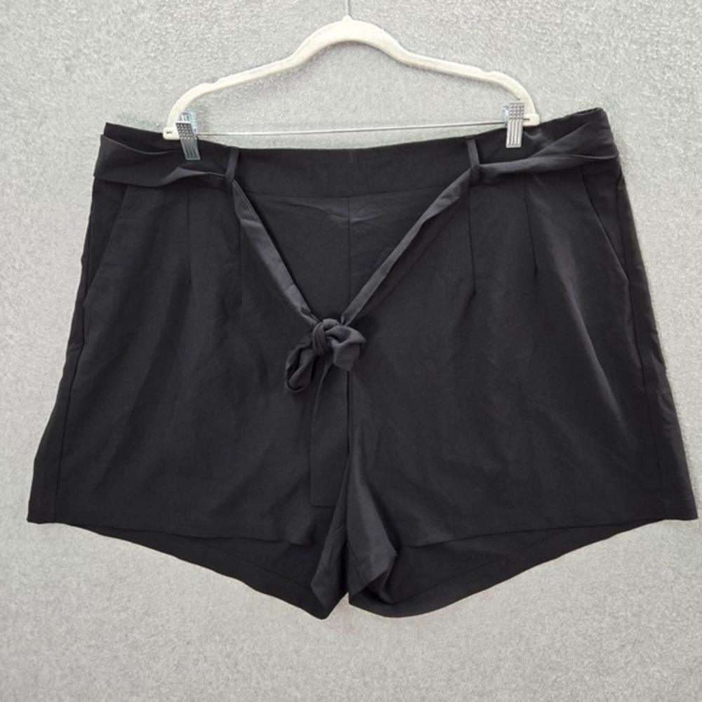 TORRID Women Shorts 4X Black Crepe Tie Front High Rise Pockets 5 in Inseam NWT